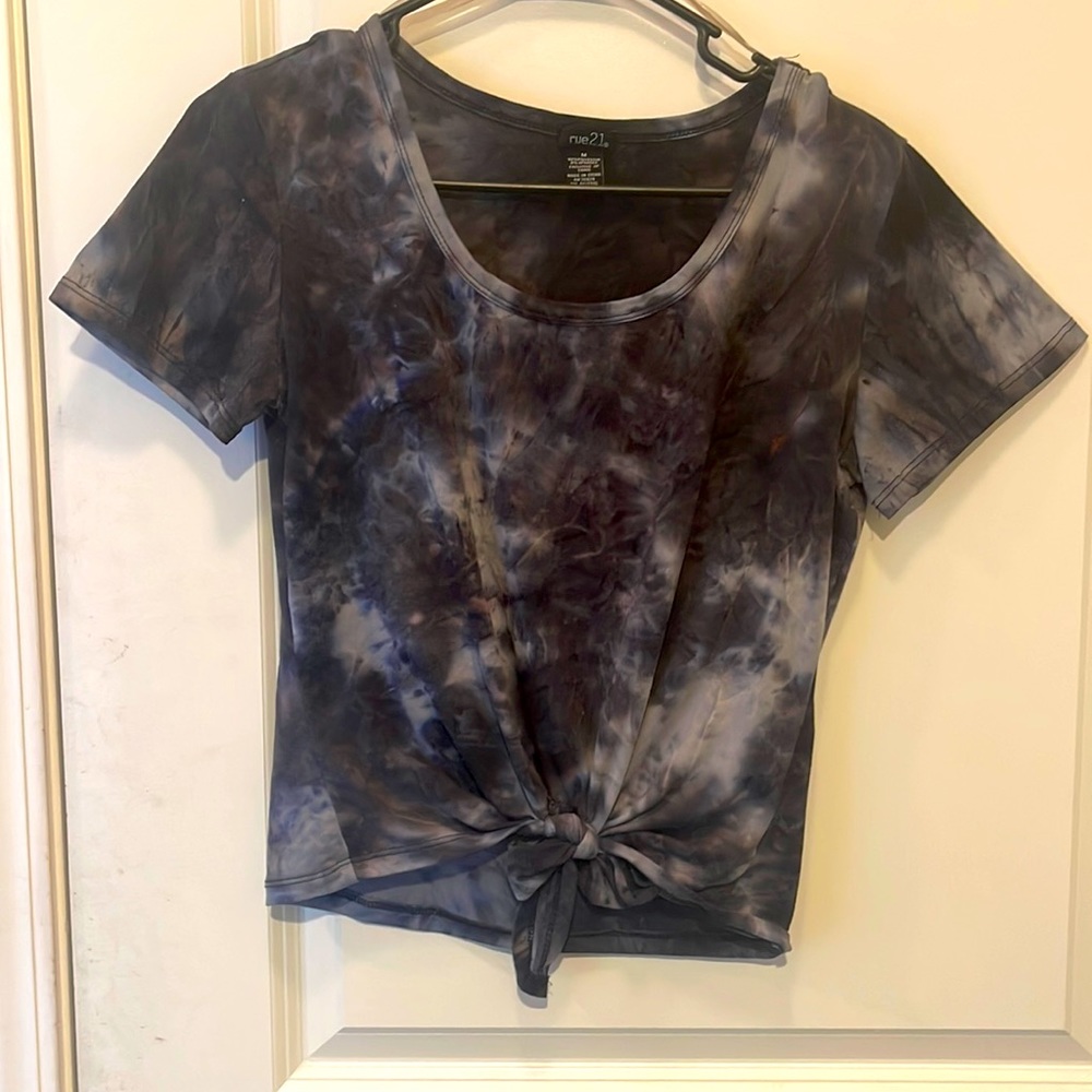 Tie dye front tie crop top (gray/blue)